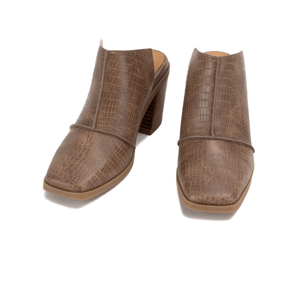 YELLOW BOX MARISSA HEELED MULE SIZE 8 BRAND NEW IN ORIGINAL BOX - Picture 2 of 5